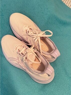 ASICS Women’s Running Shoes in Light cream & light lilac trim